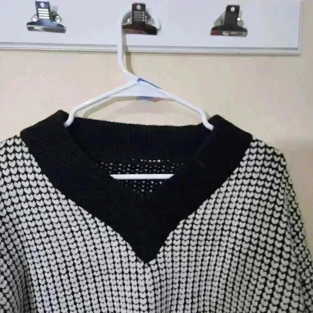 901 .Shein black and white oversized sweater one size - Picture 3 of 5